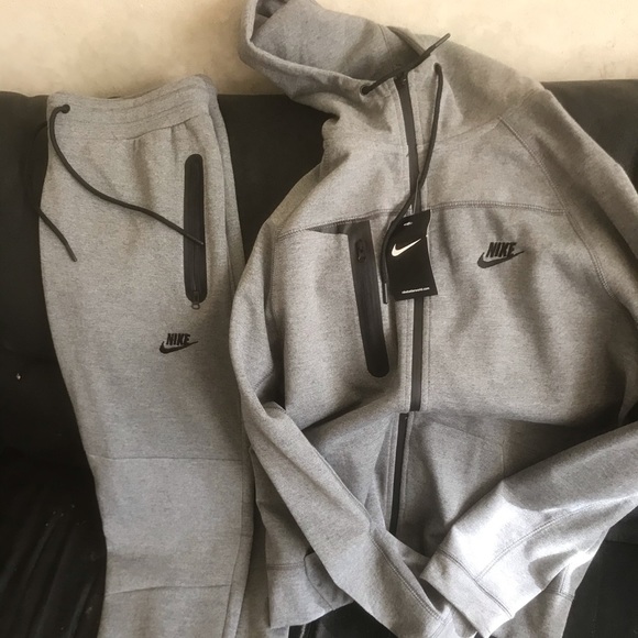 tech fleece sweatsuit